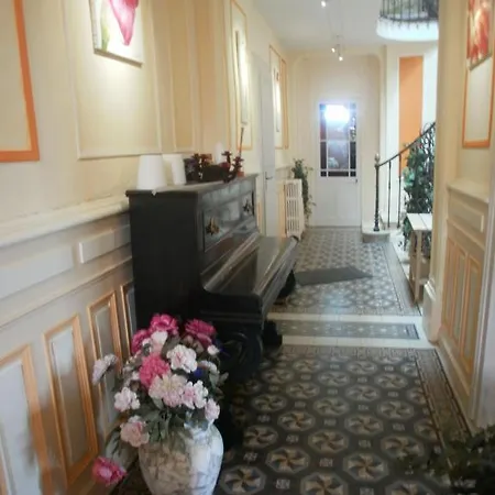 Le Jardin Des Lys Bed & Breakfast Gemmelaincourt